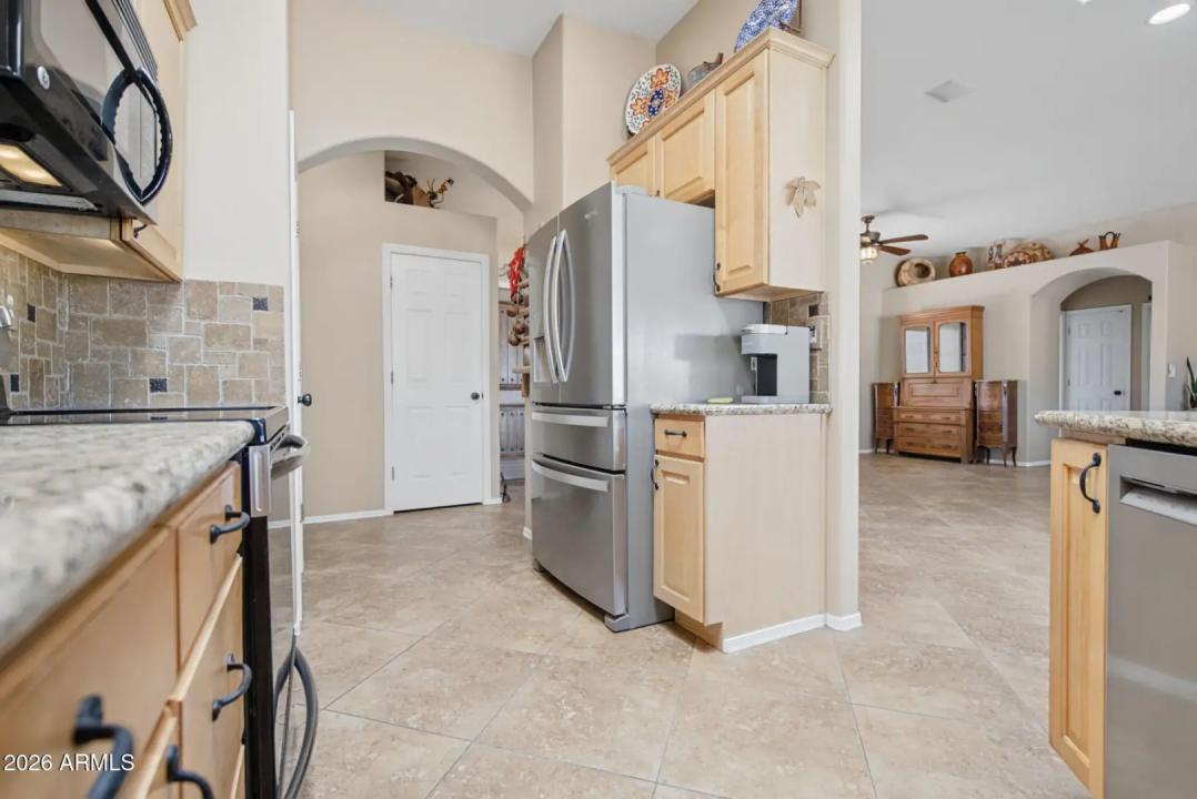 Real Estate Picture 11