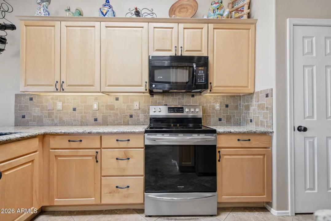 Real Estate Picture 12