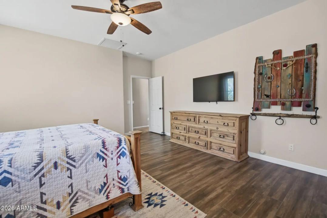 Real Estate Picture 27