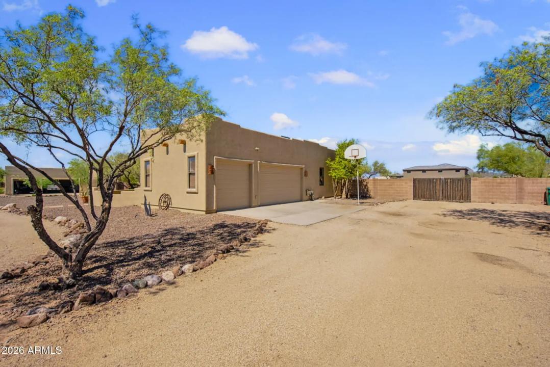 Real Estate Picture 4