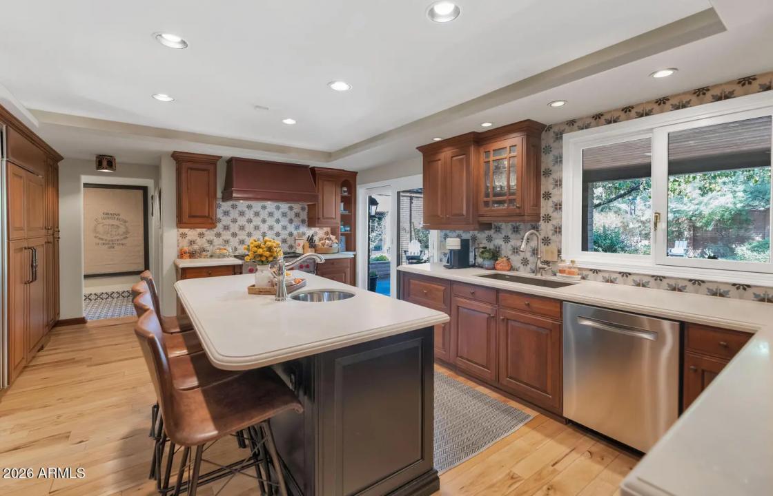 Real Estate Picture 22