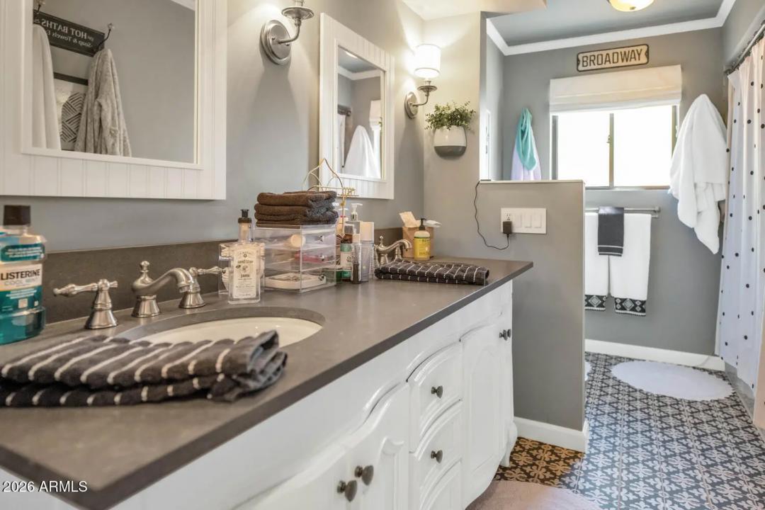 Real Estate Picture 32