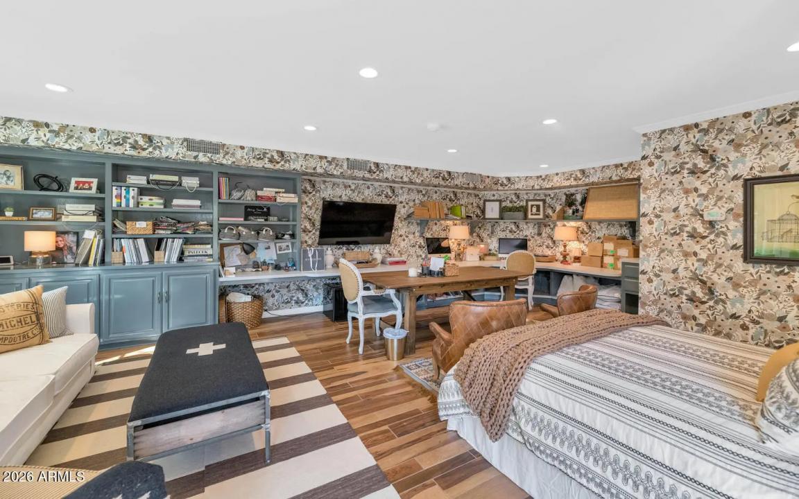 Real Estate Picture 50