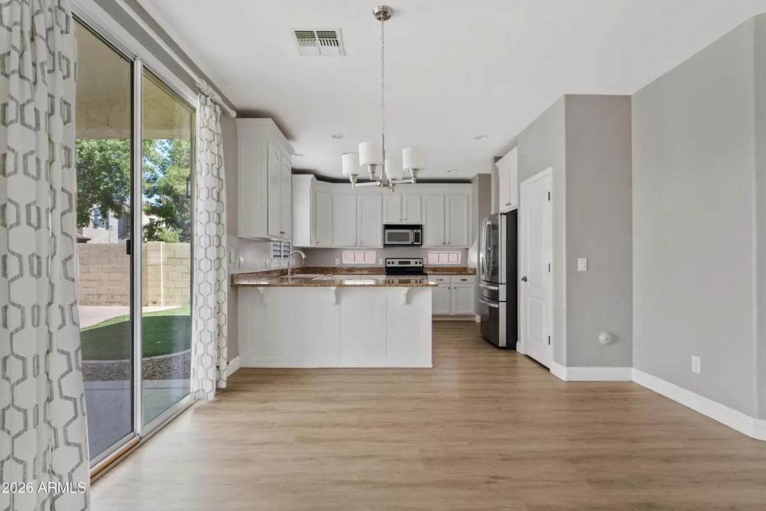 Real Estate Picture 8