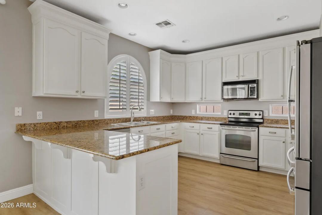 Real Estate Picture 9