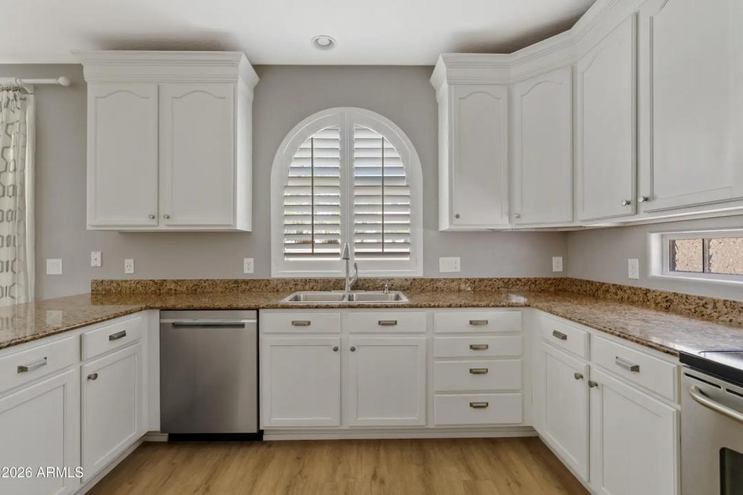 Real Estate Picture 11