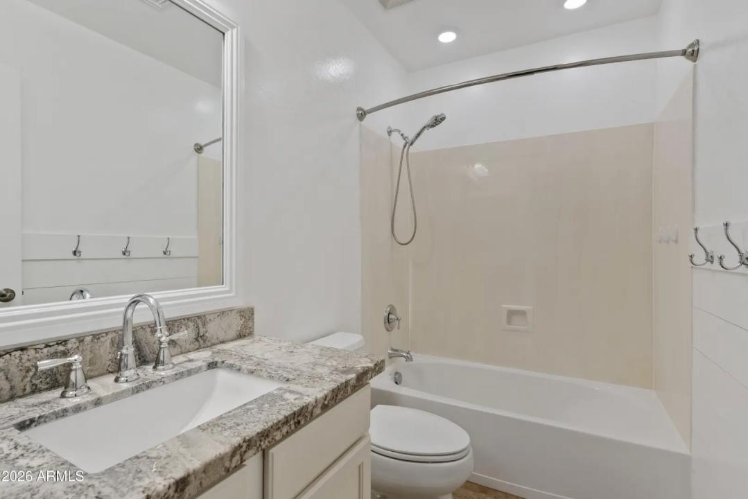 Real Estate Picture 22