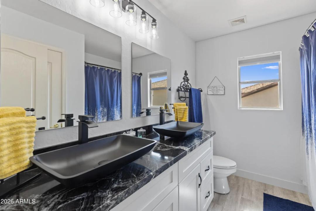 Real Estate Picture 18