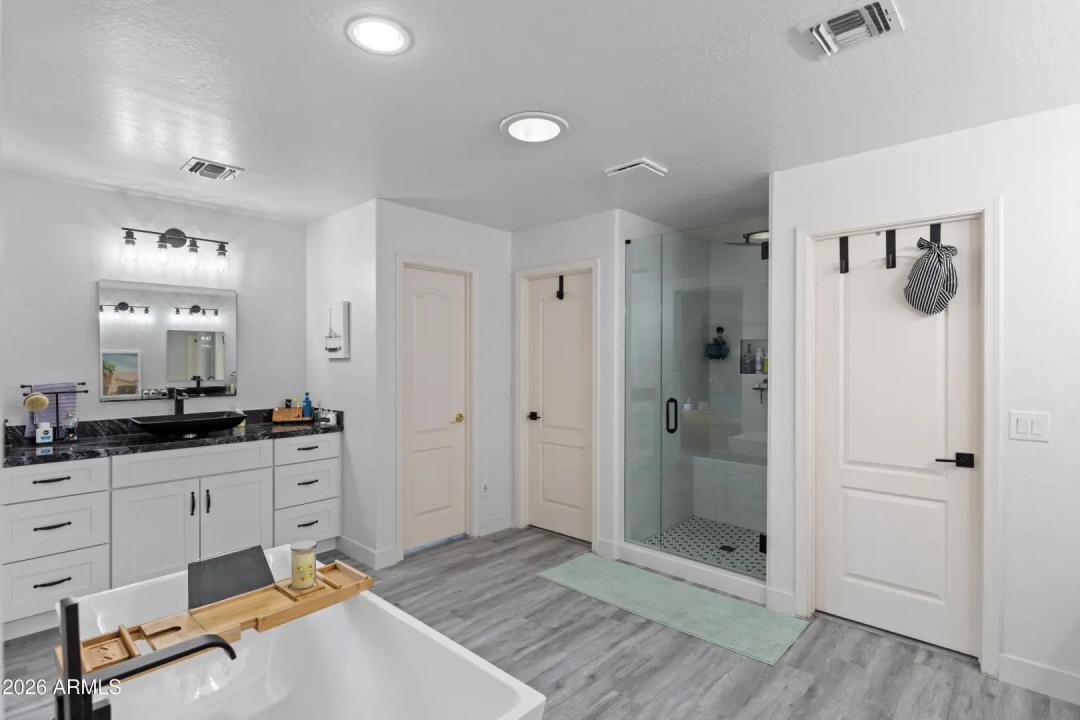 Real Estate Picture 5