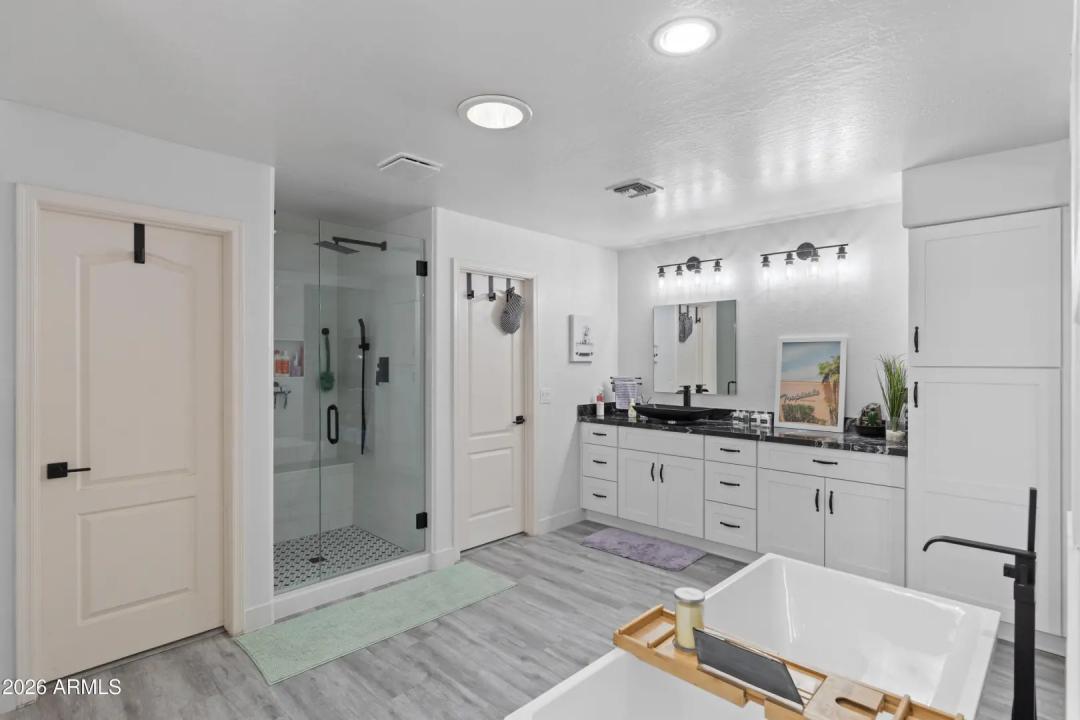 Real Estate Picture 7