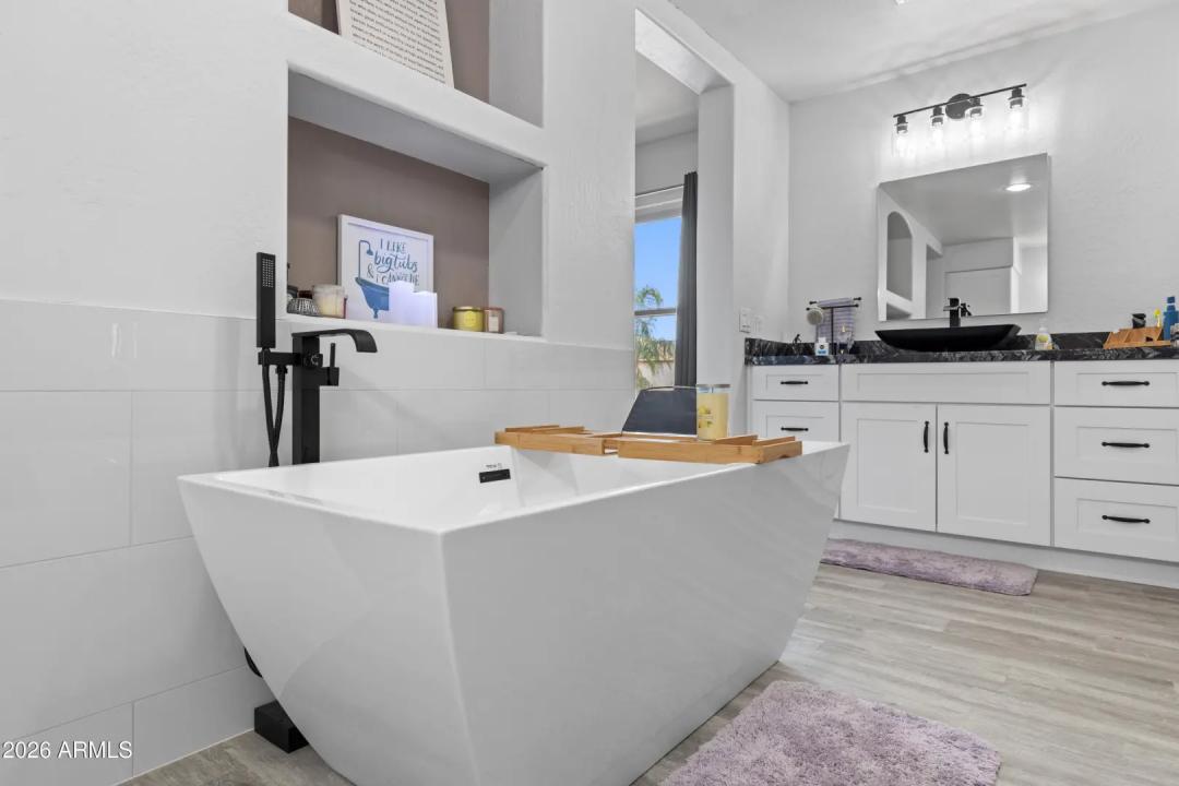 Real Estate Picture 6
