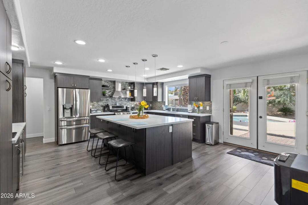 Real Estate Picture 3