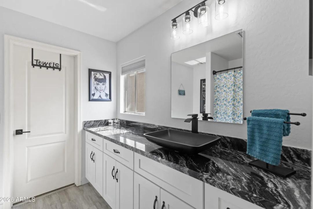 Real Estate Picture 33
