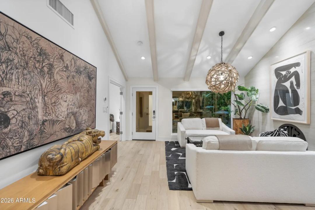 Real Estate Picture 7