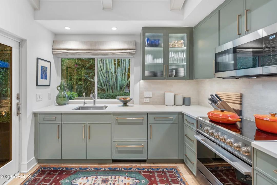 Real Estate Picture 12