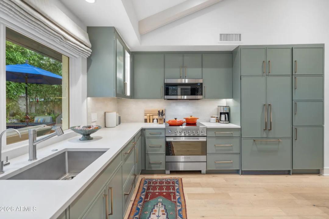 Real Estate Picture 13