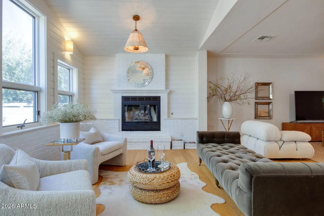 Real Estate Picture 4