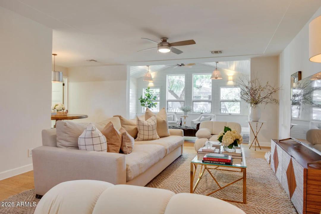 Real Estate Picture 3