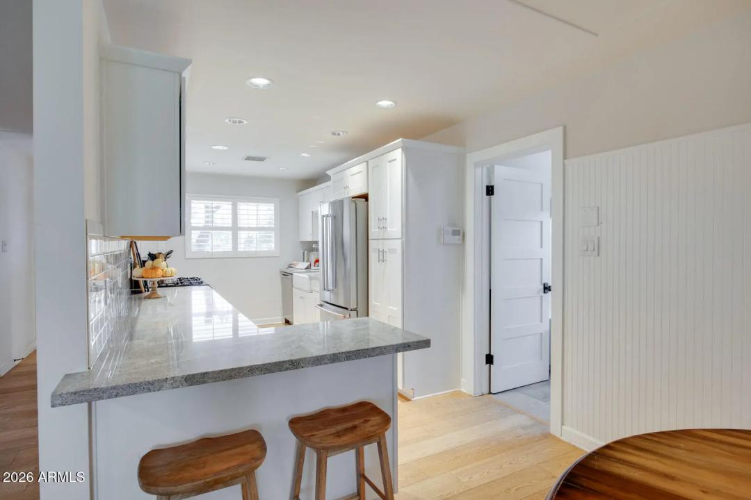 Real Estate Picture 9