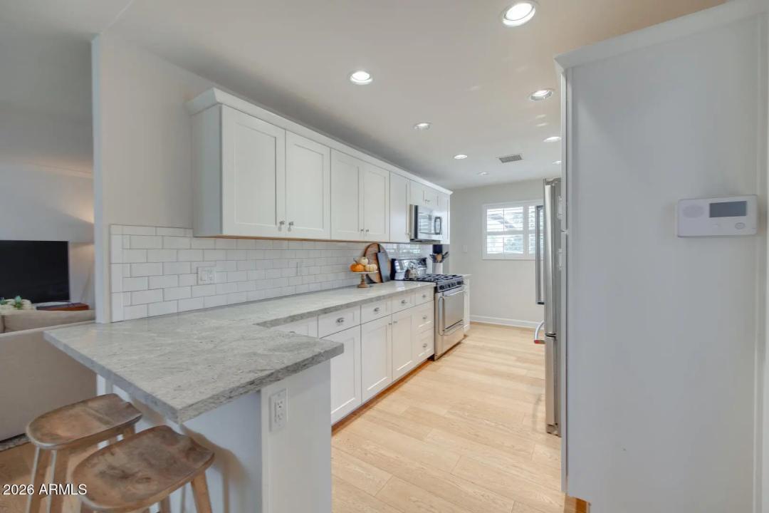 Real Estate Picture 7