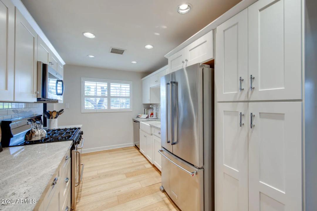 Real Estate Picture 8