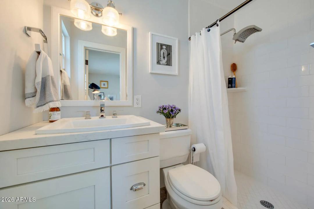 Real Estate Picture 16