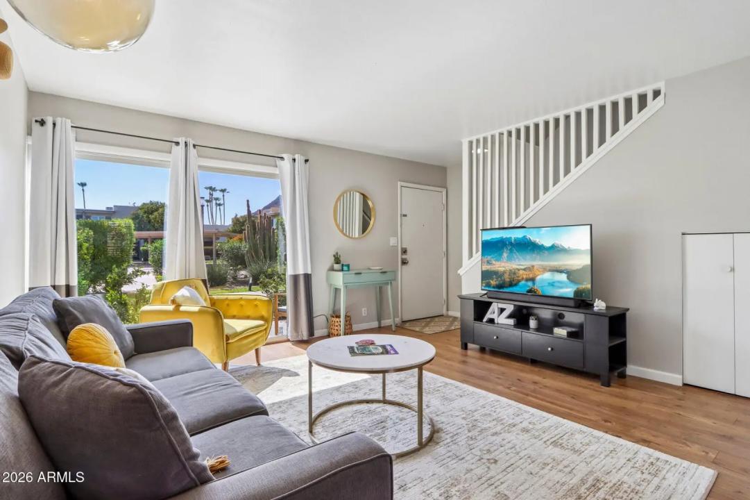 Real Estate Picture 11