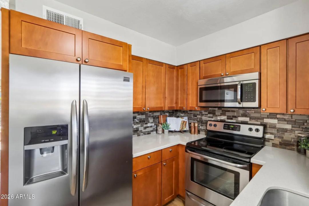 Real Estate Picture 4