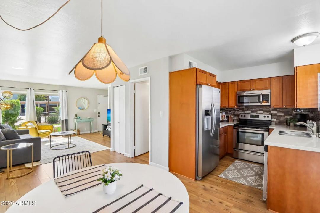 Real Estate Picture 3
