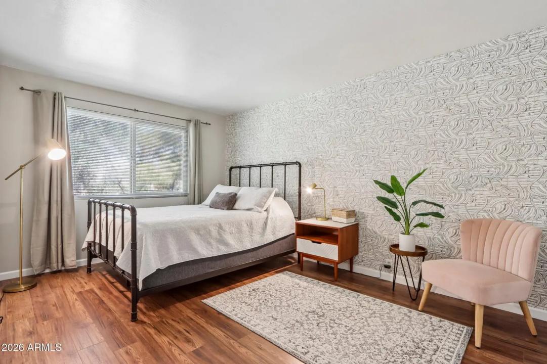 Real Estate Picture 17
