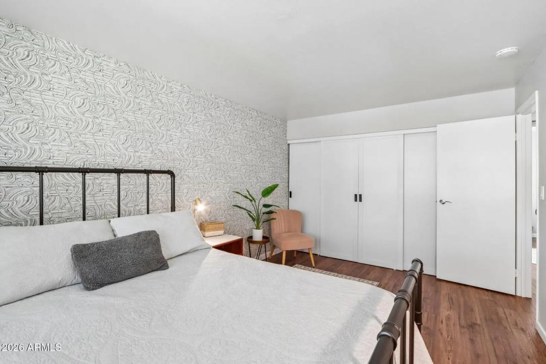 Real Estate Picture 18
