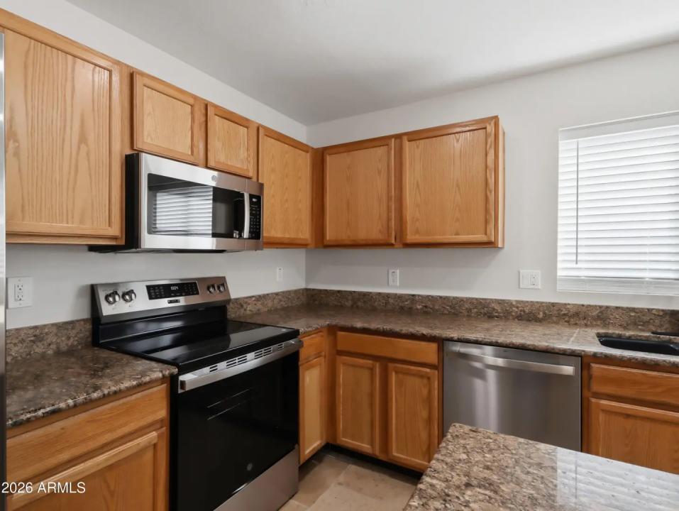 Real Estate Picture 14