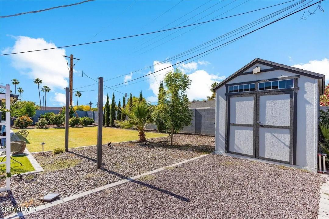 Real Estate Picture 12