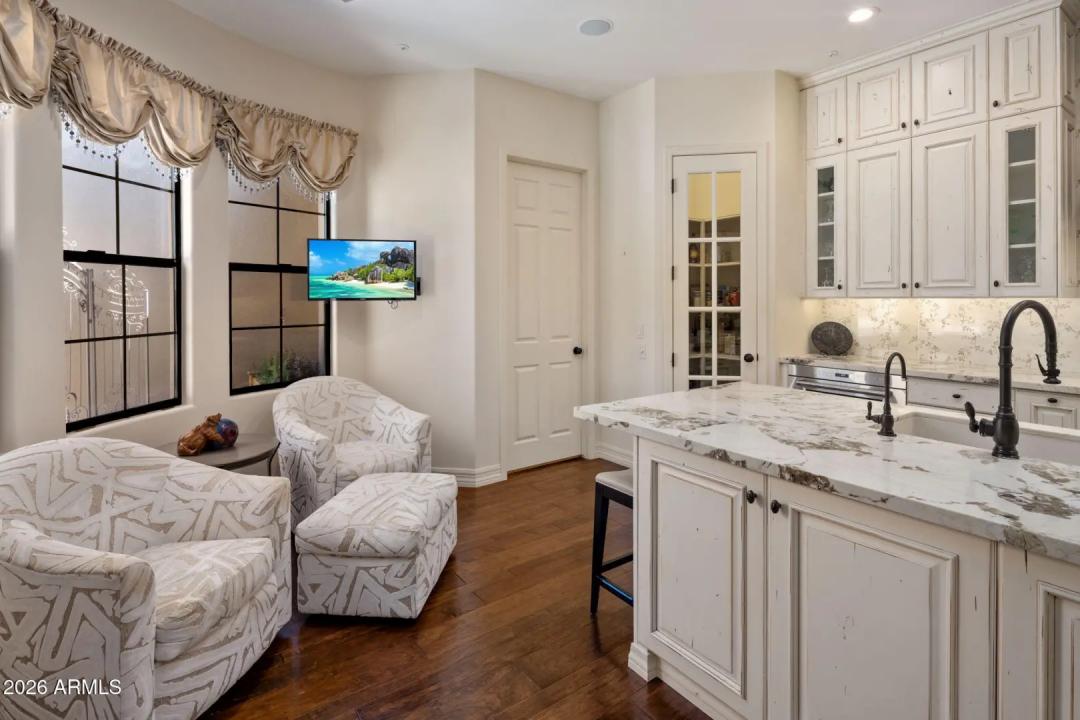 Real Estate Picture 5