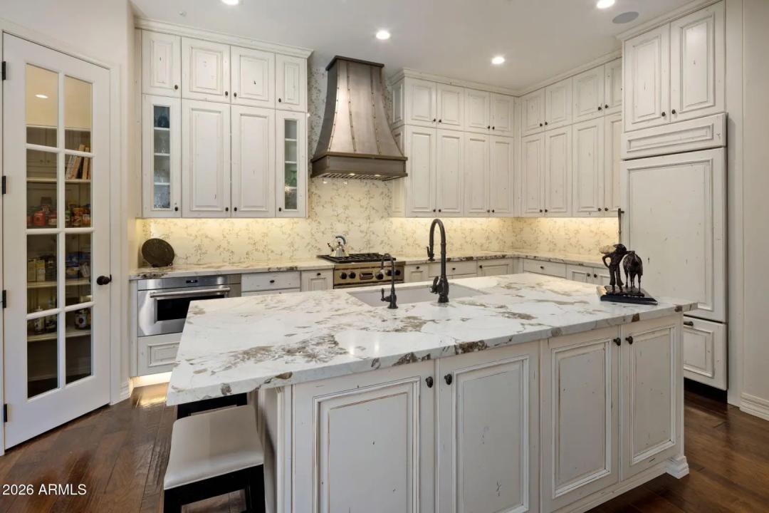 Real Estate Picture 6