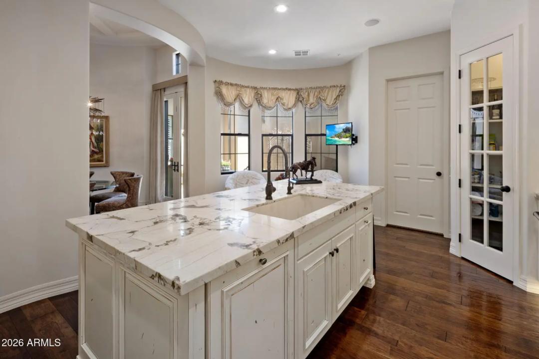 Real Estate Picture 7