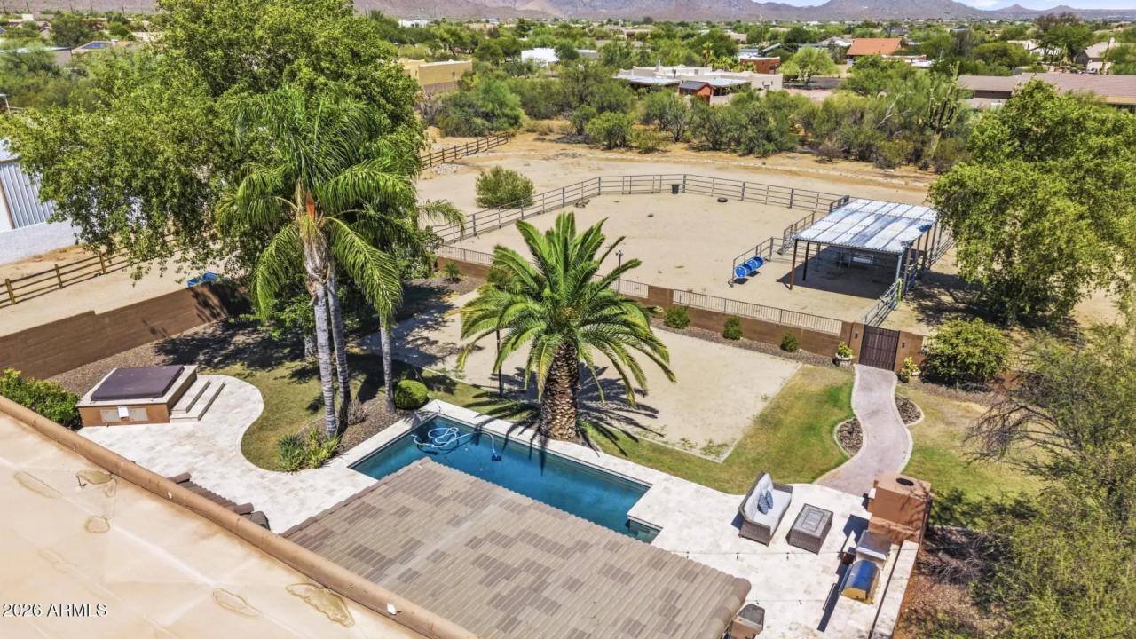 Real Estate Picture 7