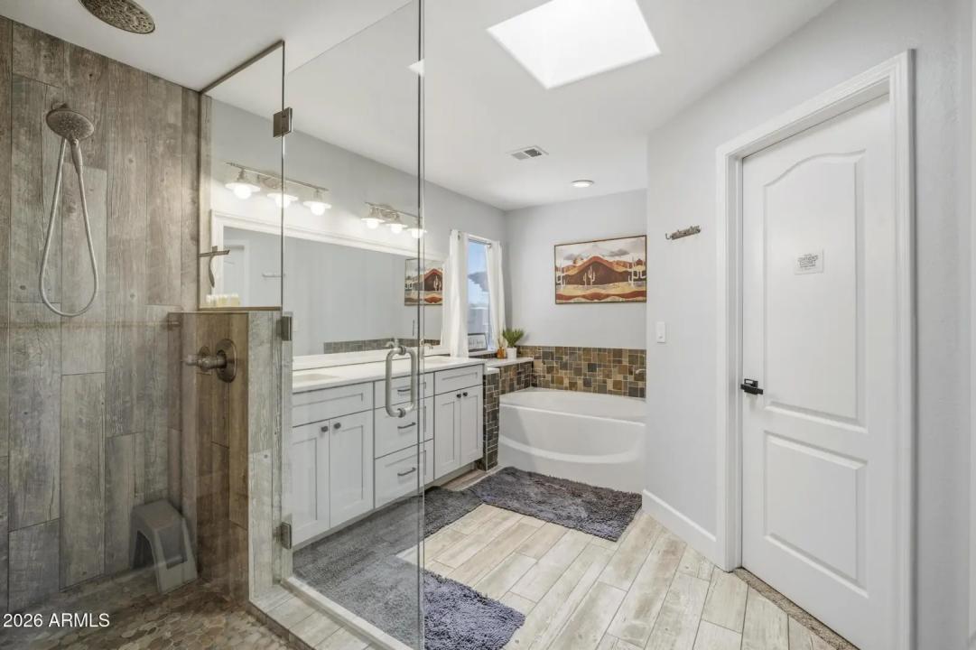 Real Estate Picture 24