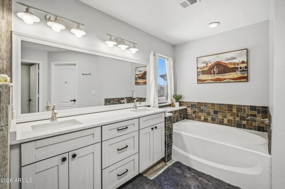 Real Estate Picture 25