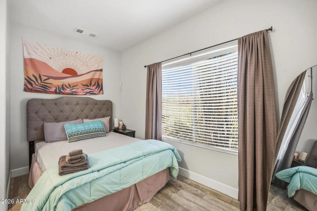 Real Estate Picture 30