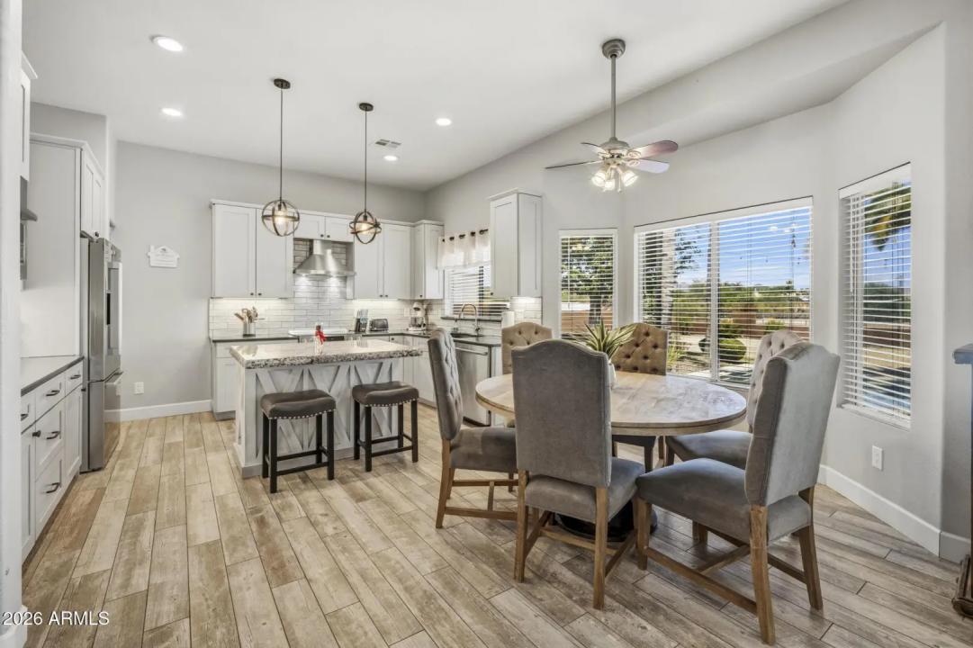 Real Estate Picture 3