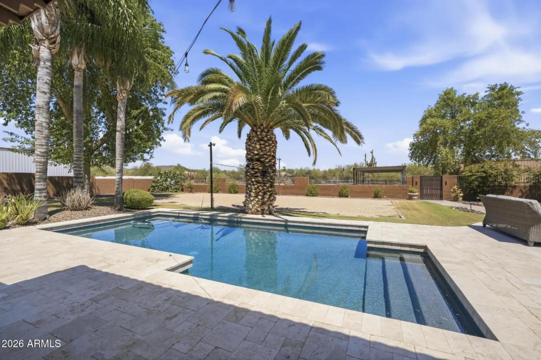 Real Estate Picture 4