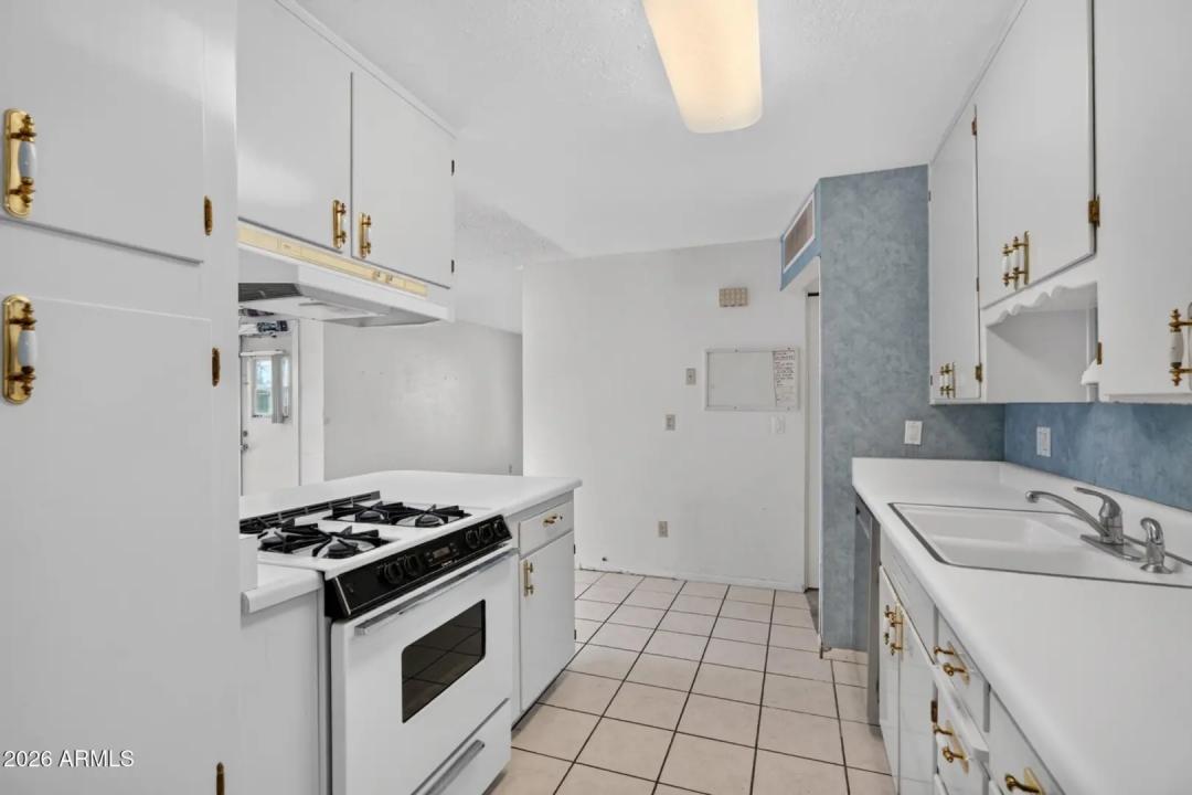 Real Estate Picture 3