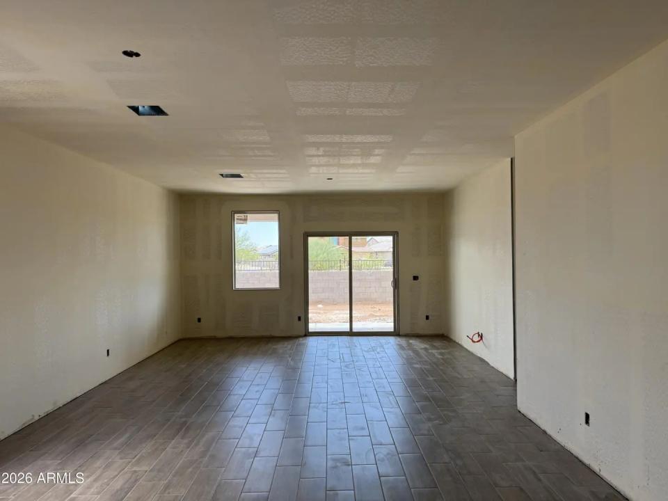 Real Estate Picture 4