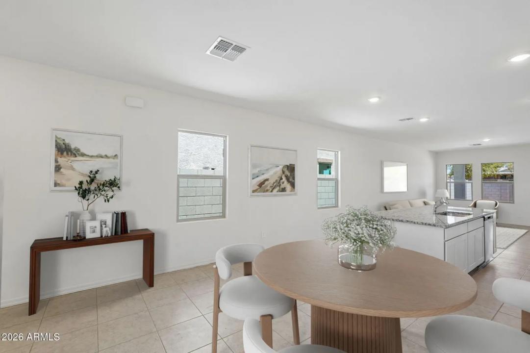 Real Estate Picture 4