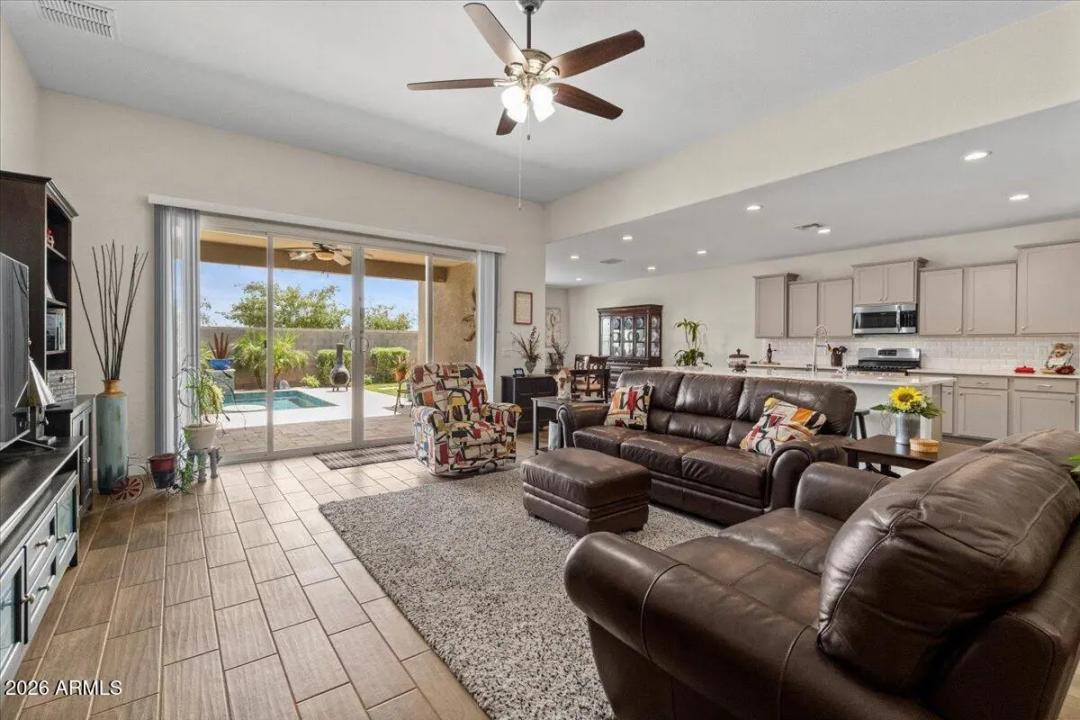Real Estate Picture 11