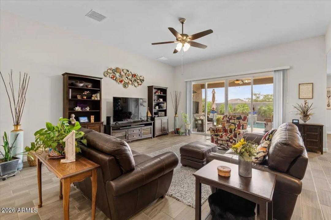 Real Estate Picture 12