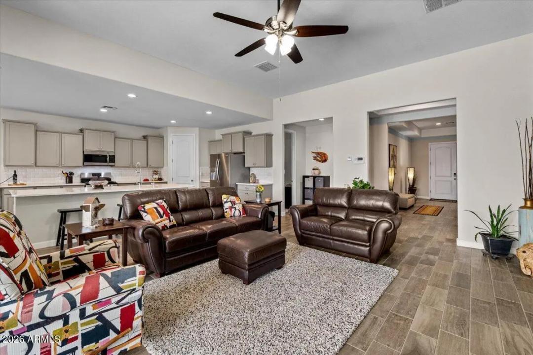 Real Estate Picture 14