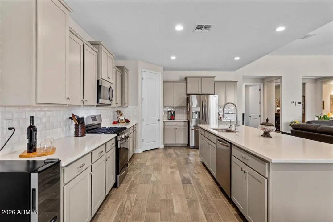 Real Estate Picture 16