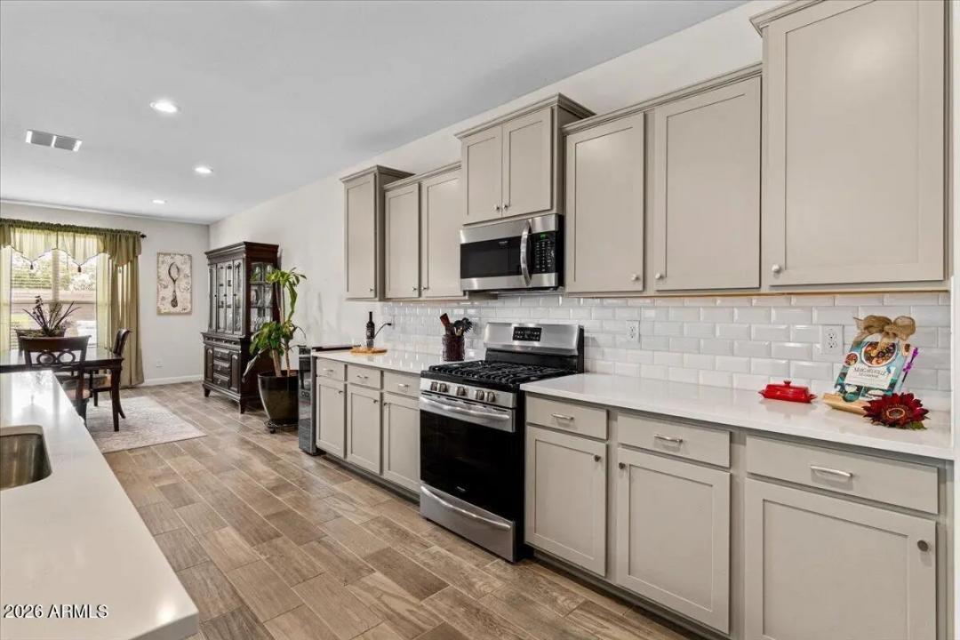 Real Estate Picture 17